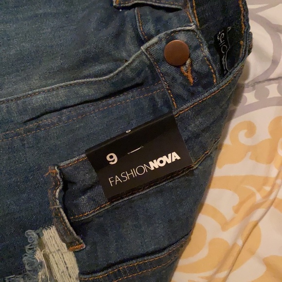 Darkwash denim short for sale , haven’t been used brand new, Size 9 - Picture 2 of 3